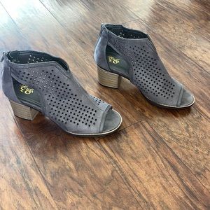 Open toe ankle booties! Cute detailing!